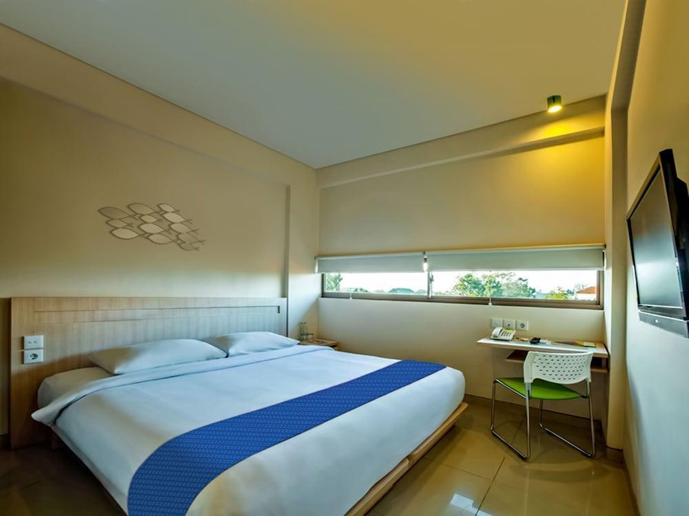 קוטה לומבוק J Hotel Kuta מראה חיצוני תמונה