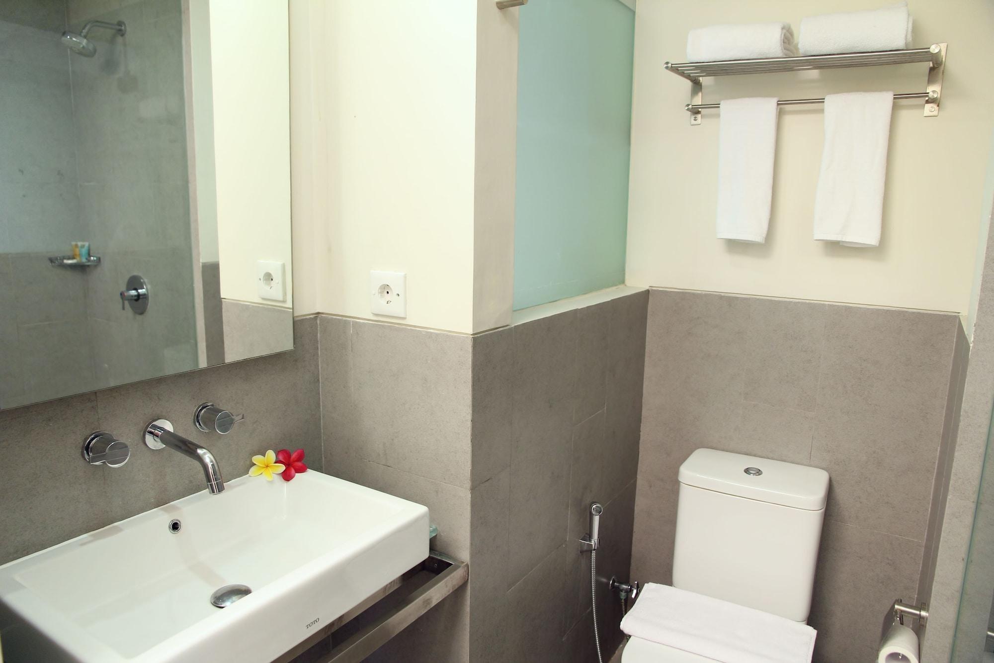 קוטה לומבוק J Hotel Kuta מראה חיצוני תמונה