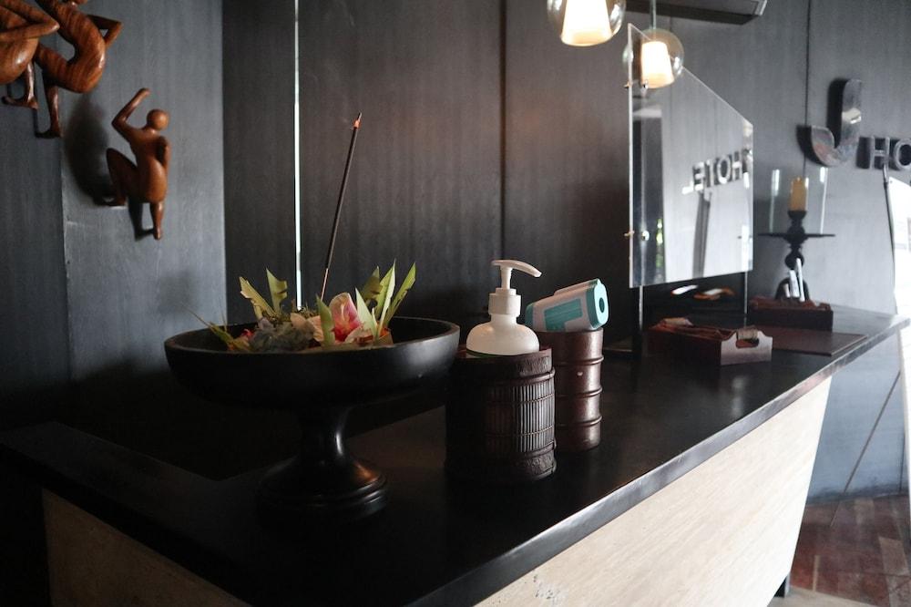קוטה לומבוק J Hotel Kuta מראה חיצוני תמונה