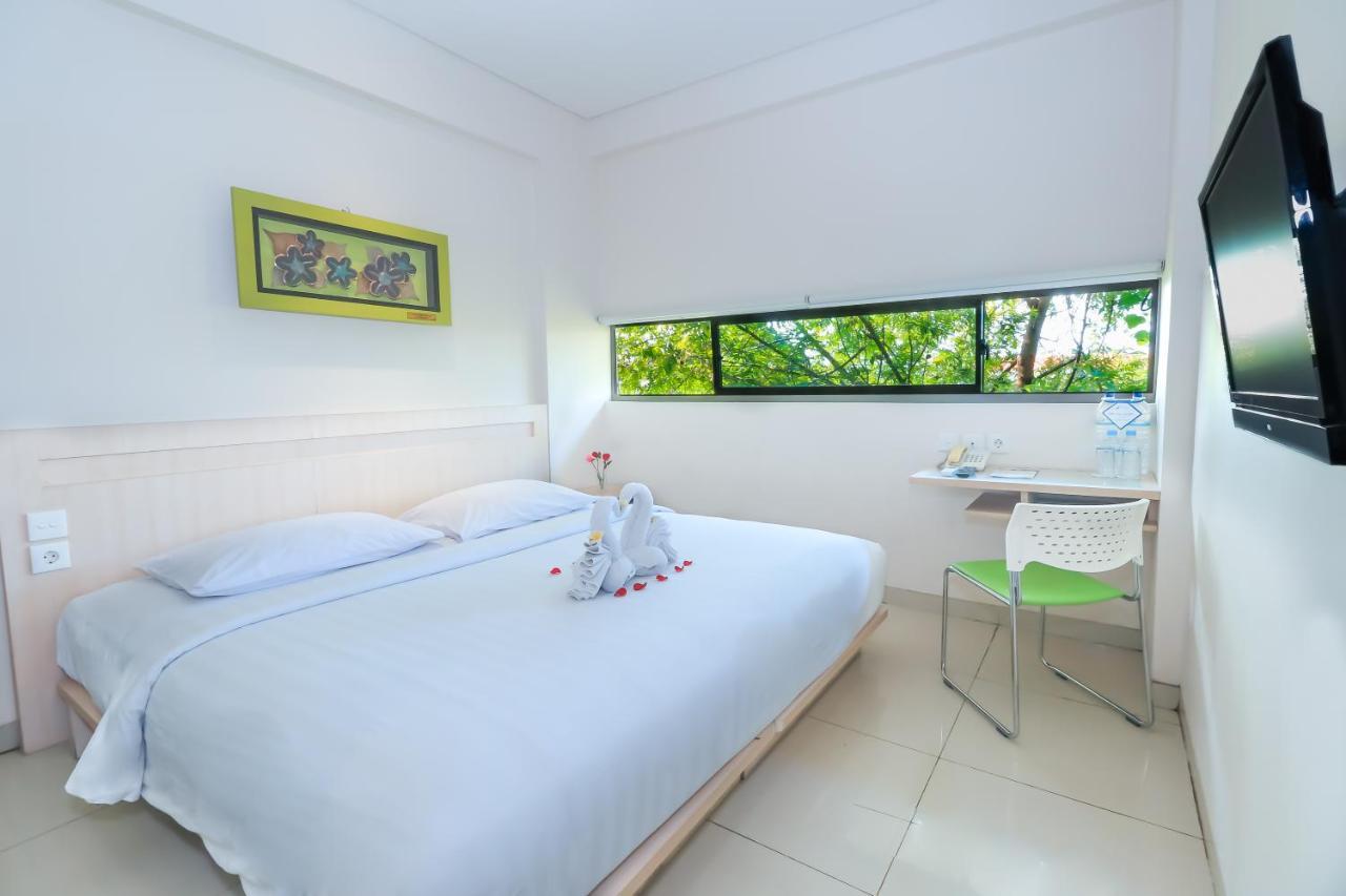 קוטה לומבוק J Hotel Kuta מראה חיצוני תמונה