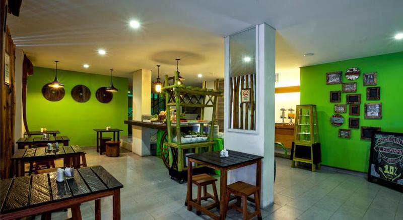 קוטה לומבוק J Hotel Kuta מראה חיצוני תמונה