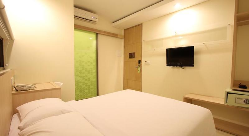 קוטה לומבוק J Hotel Kuta מראה חיצוני תמונה