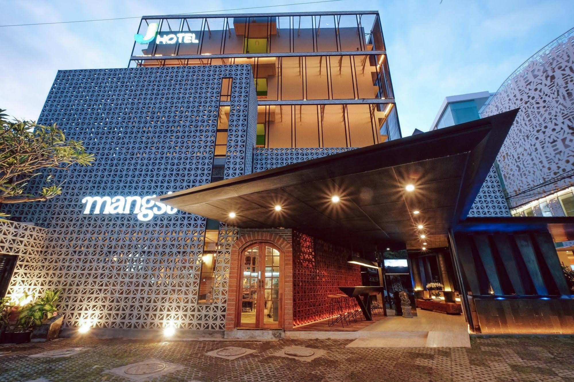 קוטה לומבוק J Hotel Kuta מראה חיצוני תמונה