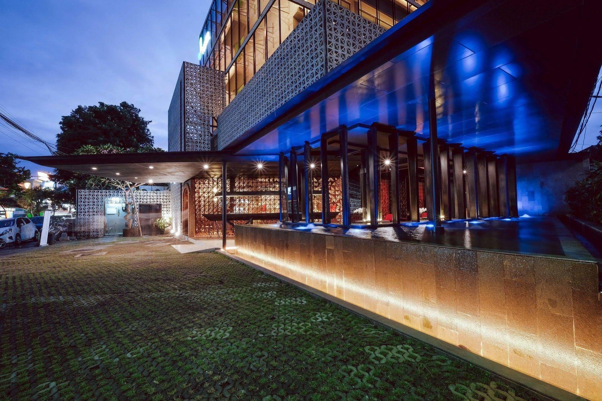 קוטה לומבוק J Hotel Kuta מראה חיצוני תמונה