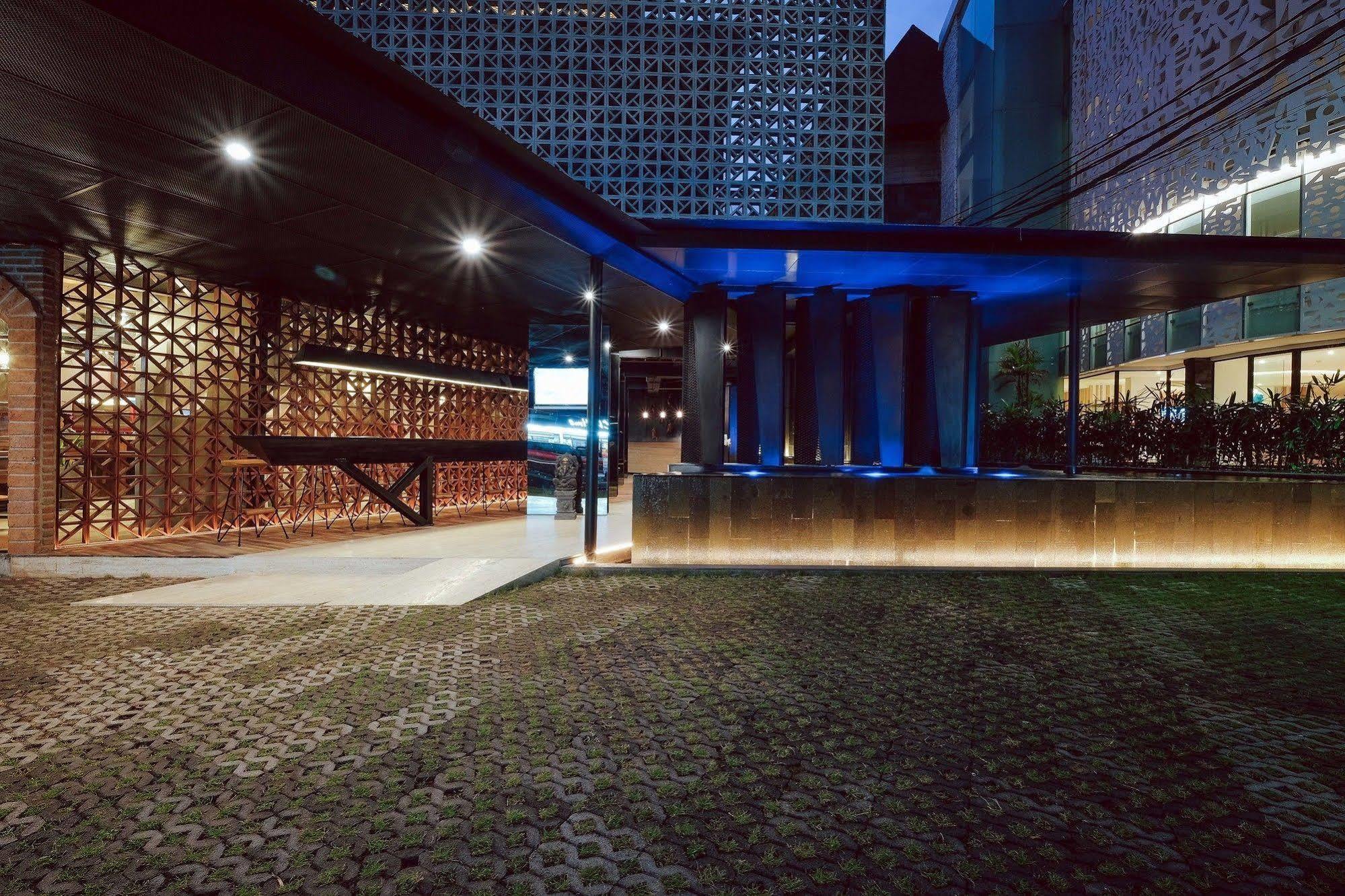 קוטה לומבוק J Hotel Kuta מראה חיצוני תמונה